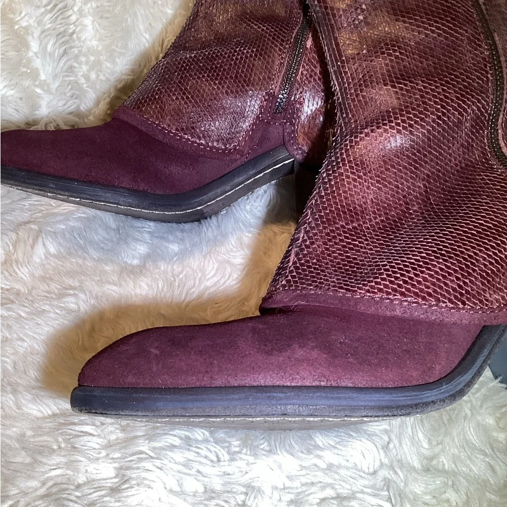 Donald J.Pliner Devi Burgundy Knee-High Boots size 8